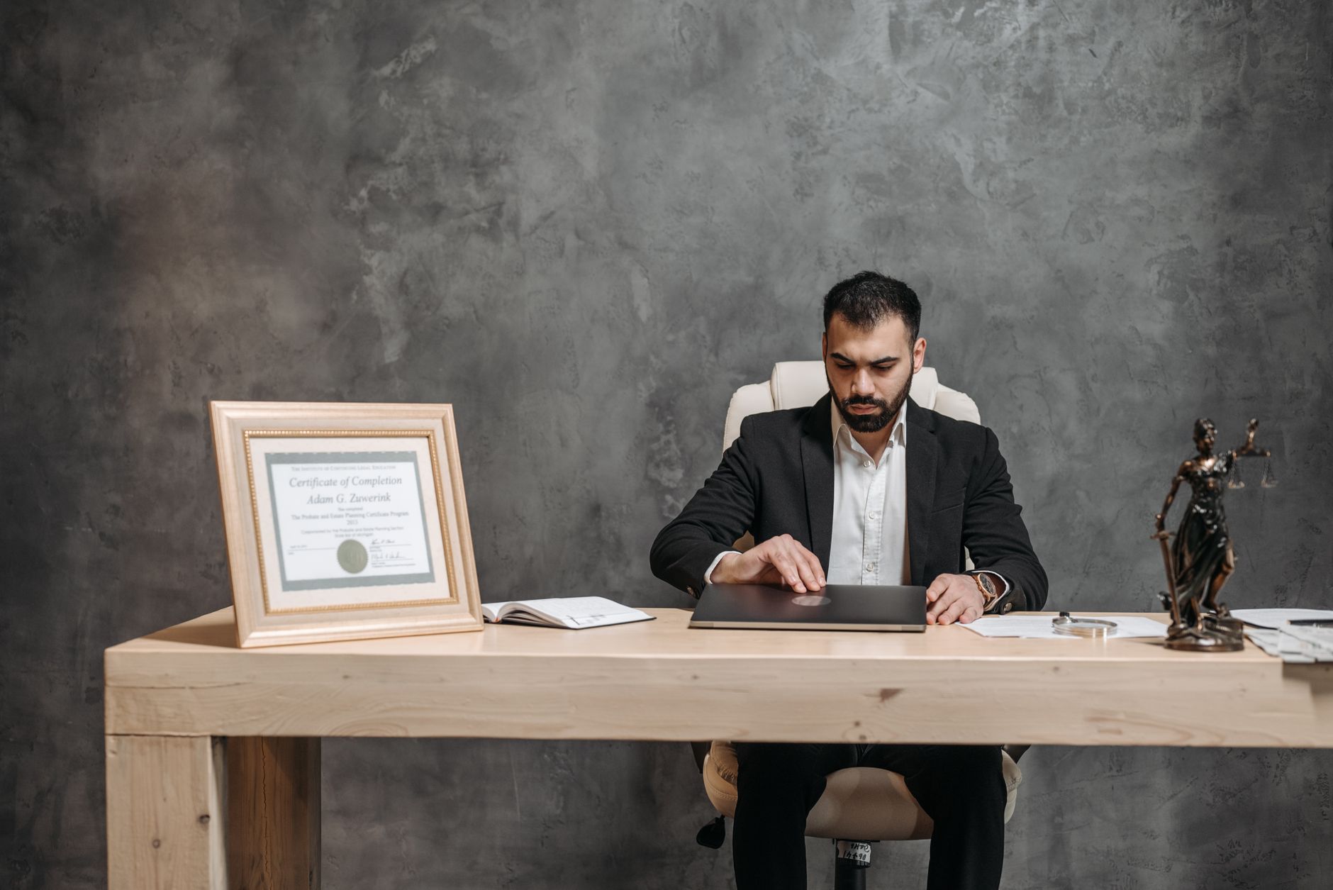 Avukatlar İçin AI Görünürlüğü: Reklam Yasağı Altında Ne Yapılabilir?